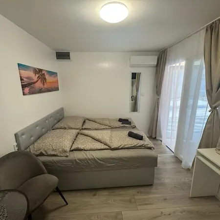 Kinizsi Udvar Apartmanhaz Balatonboglár Exterior photo