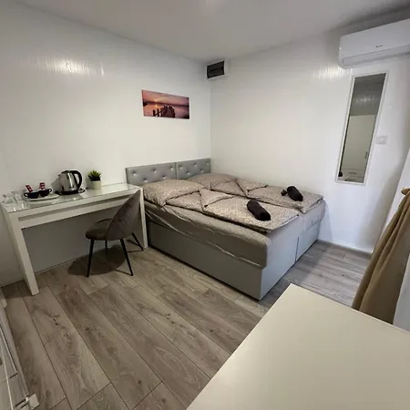 Kinizsi Udvar Apartmanhaz Balatonboglár Exterior photo