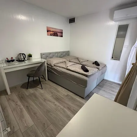 Kinizsi Udvar Apartmanhaz Balatonboglár Exterior photo
