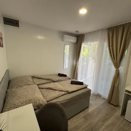 Kinizsi Udvar Apartmanhaz Balatonboglár Exterior photo