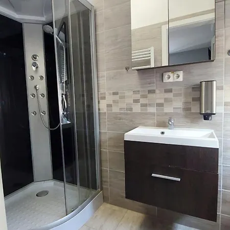 Kinizsi Udvar Apartmanhaz Balatonboglár Exterior photo