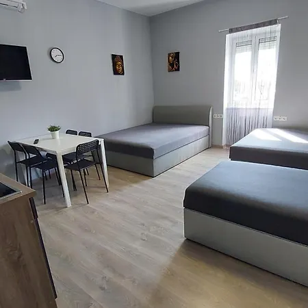 Kinizsi Udvar Apartmanhaz Balatonboglár Exterior photo