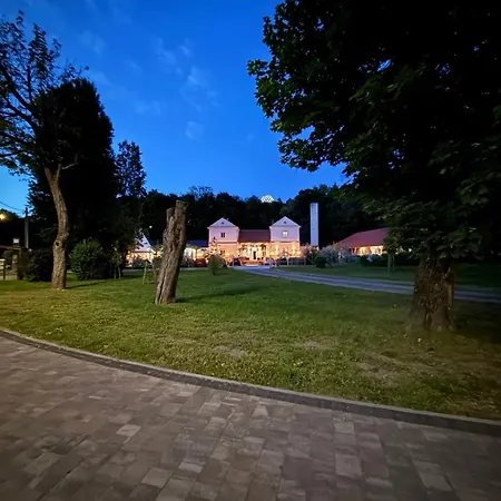 Kinizsi Udvar Apartmanhaz Balatonboglár Exterior photo