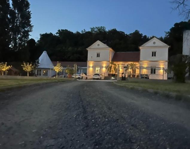 Kinizsi Udvar Apartmanhaz *